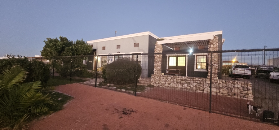 6 Bedroom Property for Sale in Middedorp Western Cape